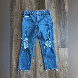 Old Navy OG Straight Jeans. Women’s size 16. Distressed. Great used condition!